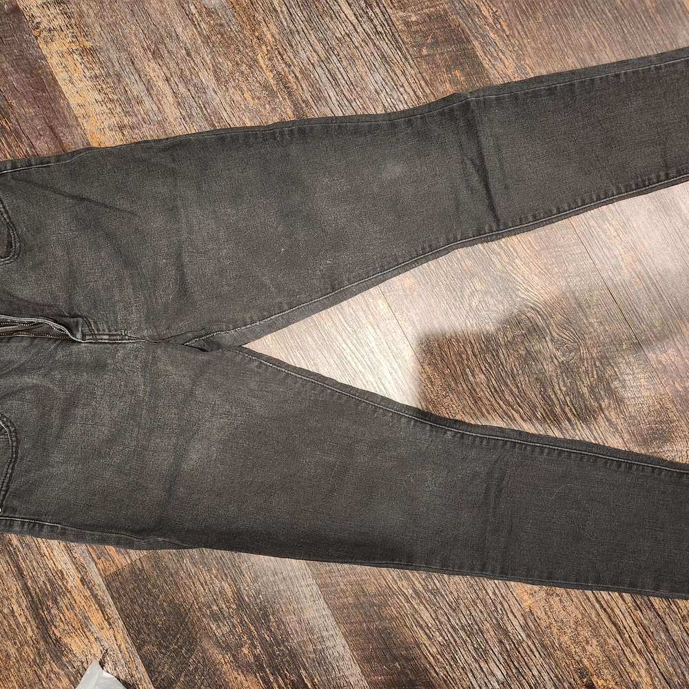 Women's Skinny Jeans in Black